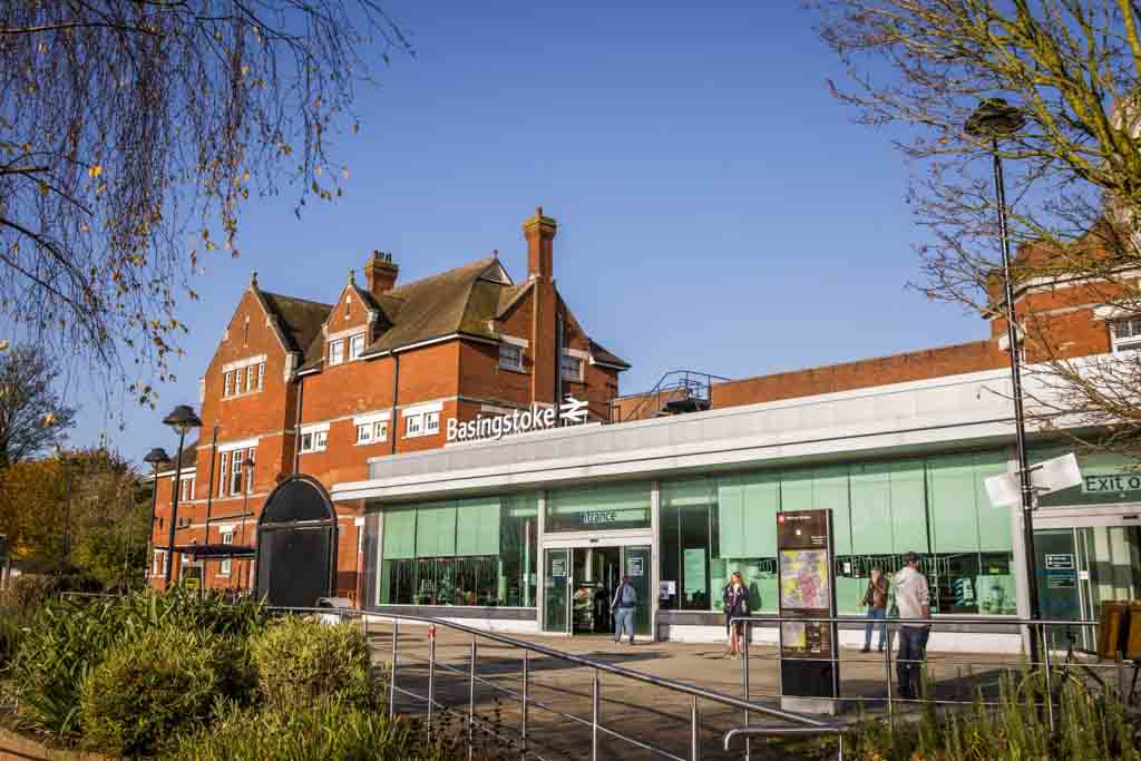 Basingstoke Railway station