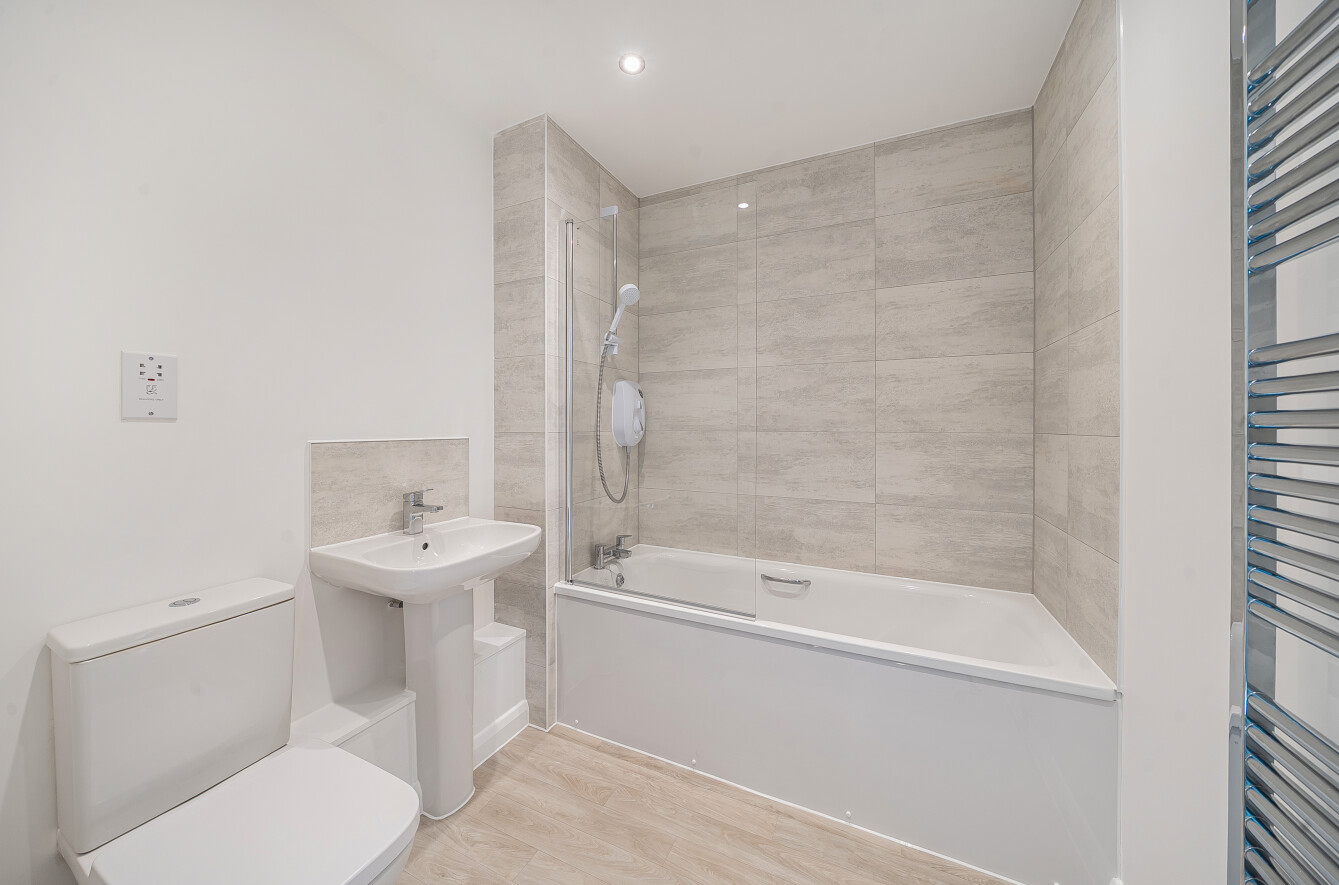 Photo of a 1 bedroom apartment bathroom at The Orchards