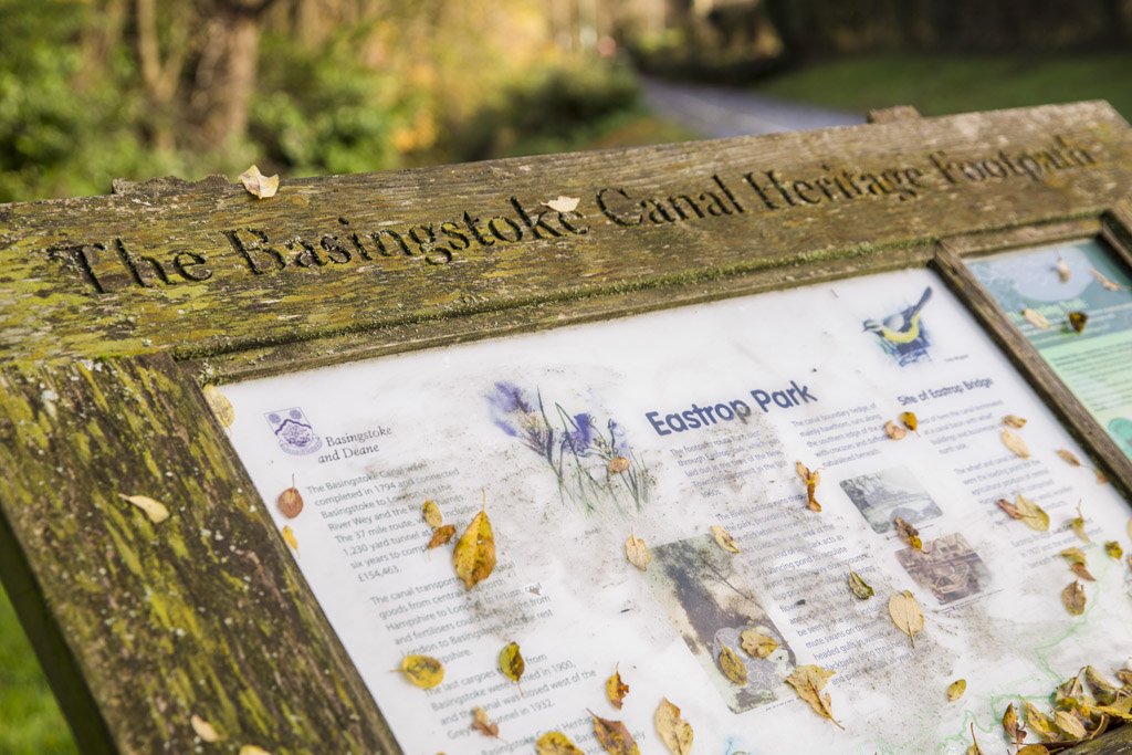 The Basingstoke Canal Heritage Footpath
